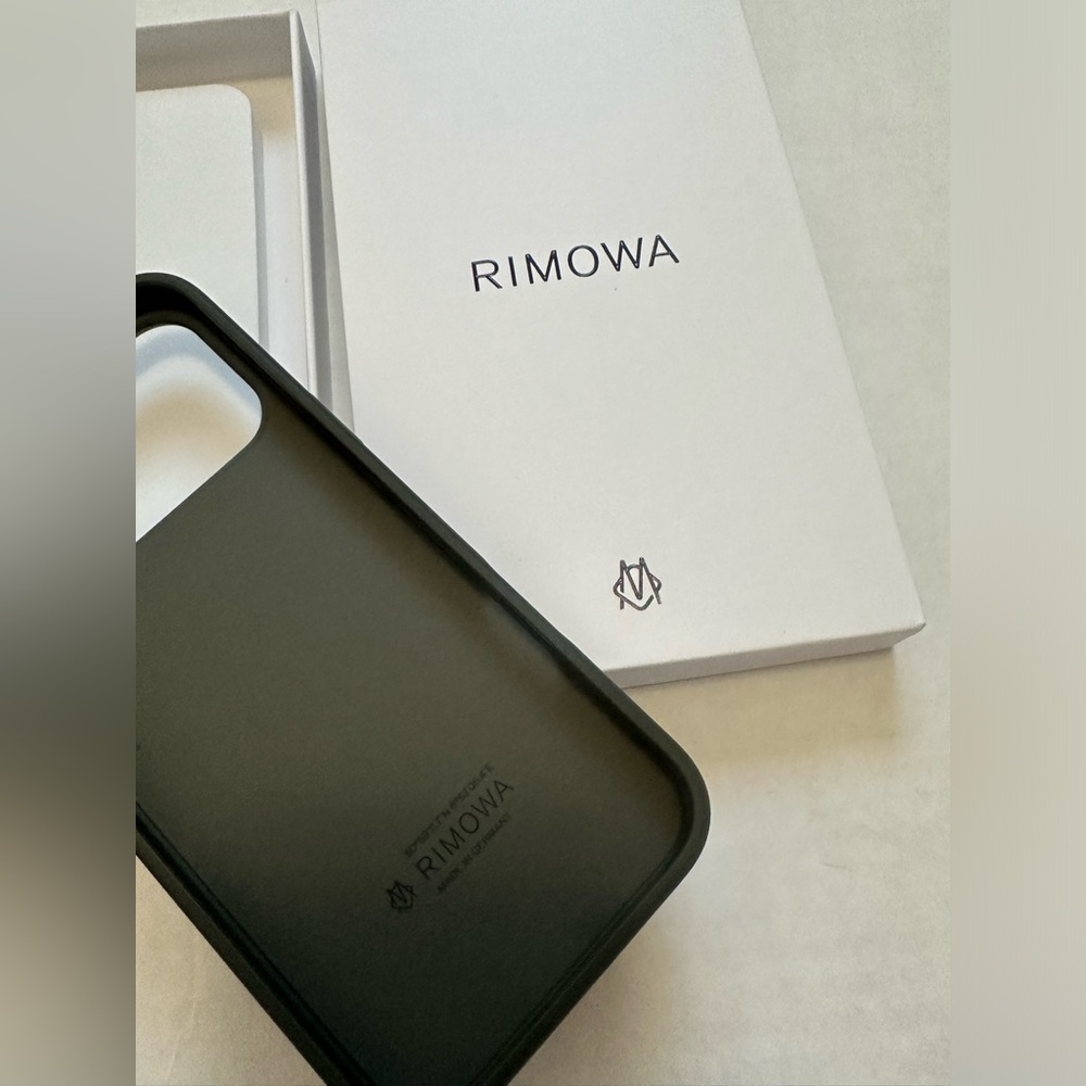 Rimowa Iphone Case Aluminum For Iphone 17 Pro Max TITANIUM - Picture 4 of 5